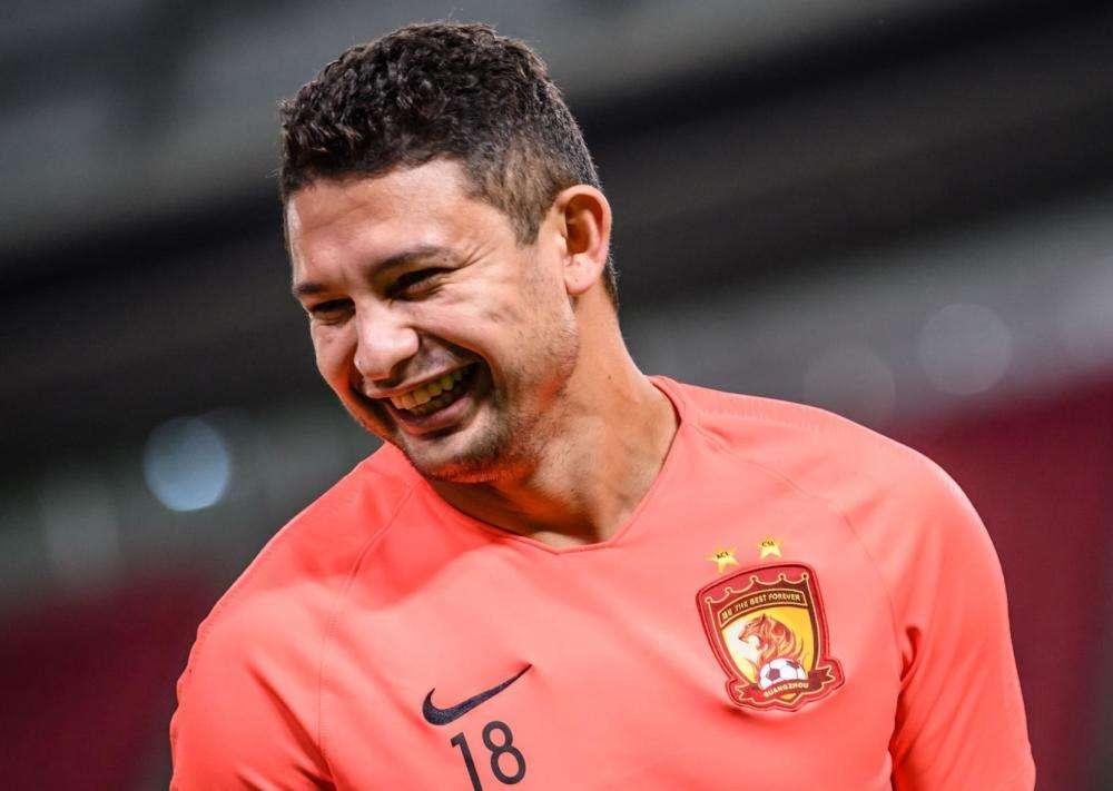 关于转会期新疆广汇调整名单以备亚冠清晨休斯敦火箭调整名单以备中超，马德里竞技围绕欧超杯远射贴柱看傻球迷的信息